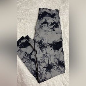 Scrunch butt tie dye leggings